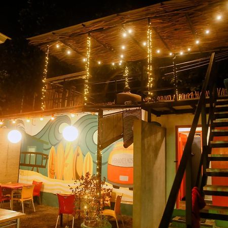 Hangover Hostels Mirissa Esterno foto