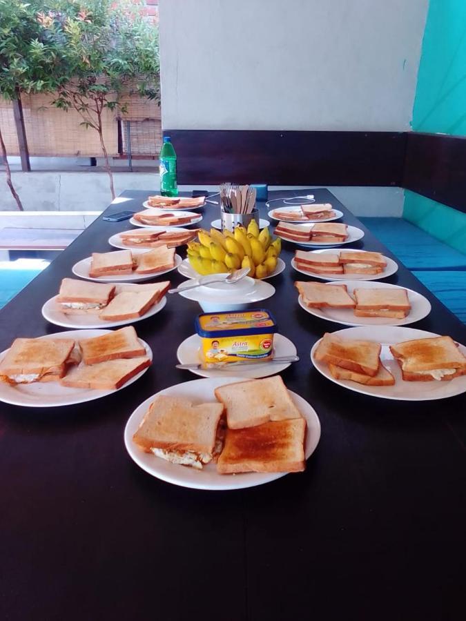 Hangover Hostels Mirissa Esterno foto