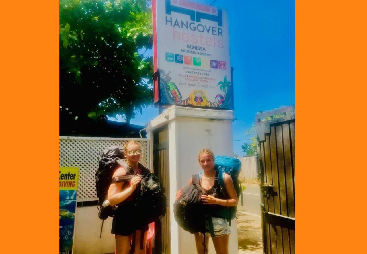 Hangover Hostels Mirissa Esterno foto
