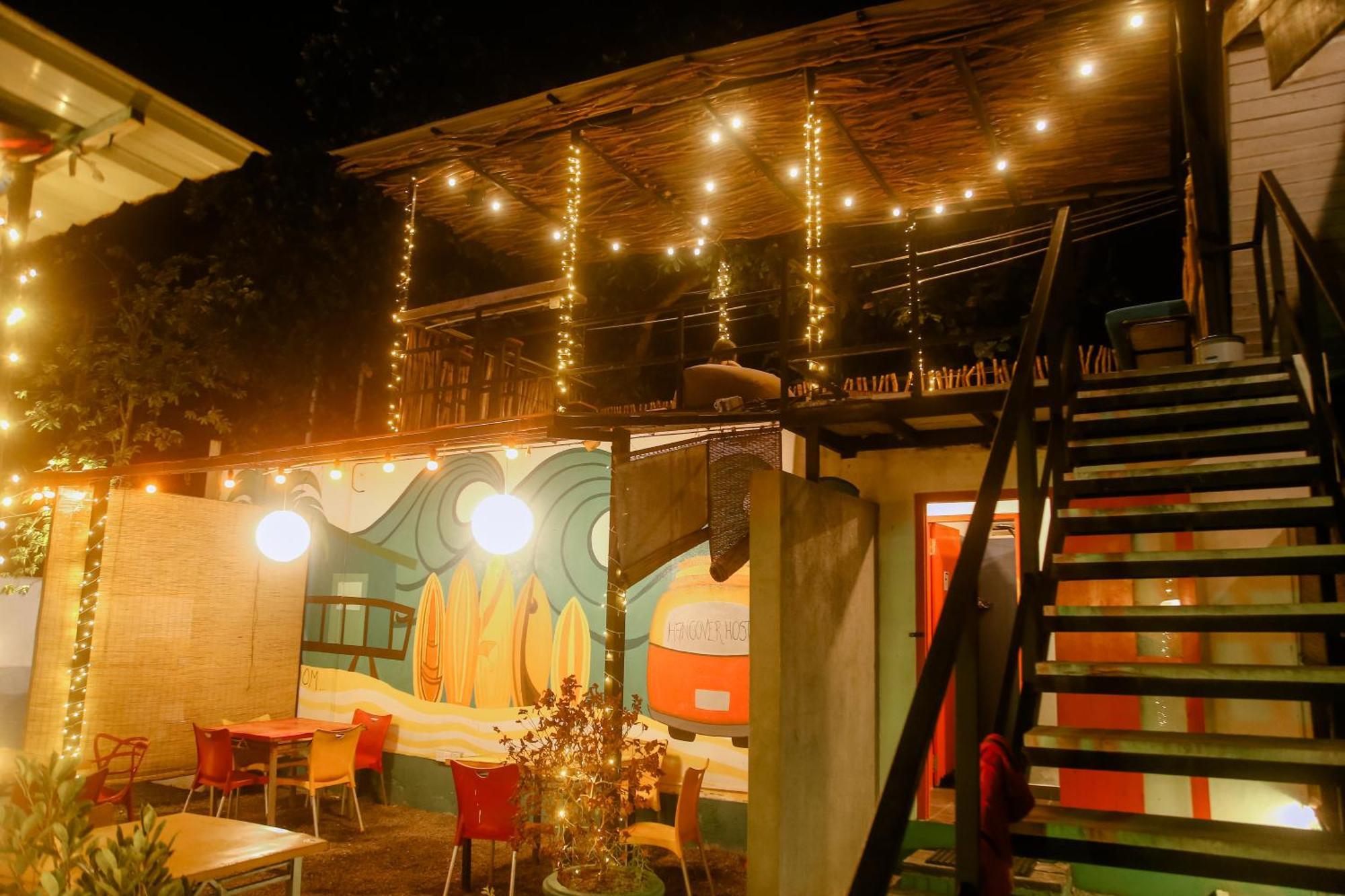 Hangover Hostels Mirissa Esterno foto