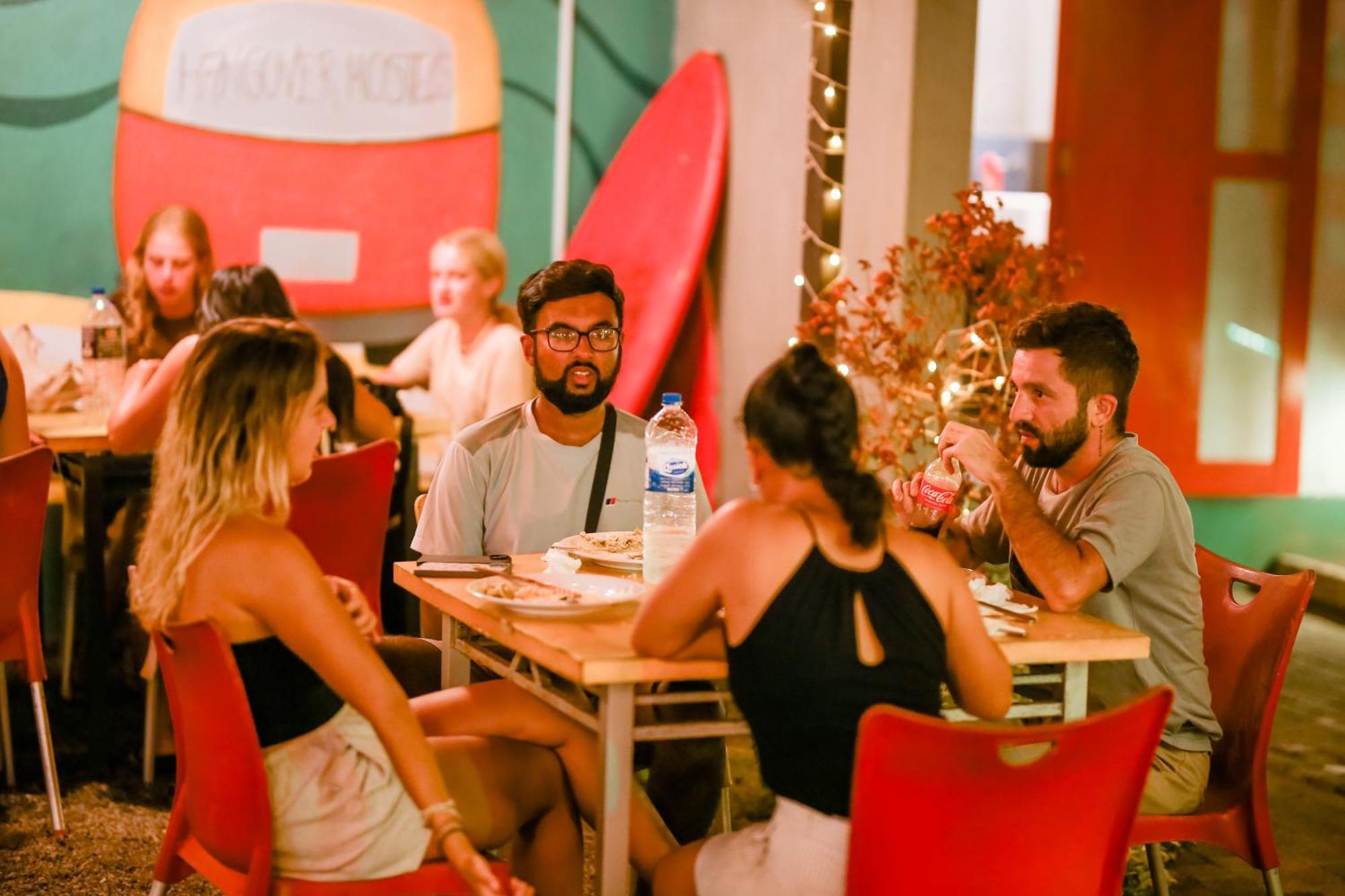 Hangover Hostels Mirissa Esterno foto