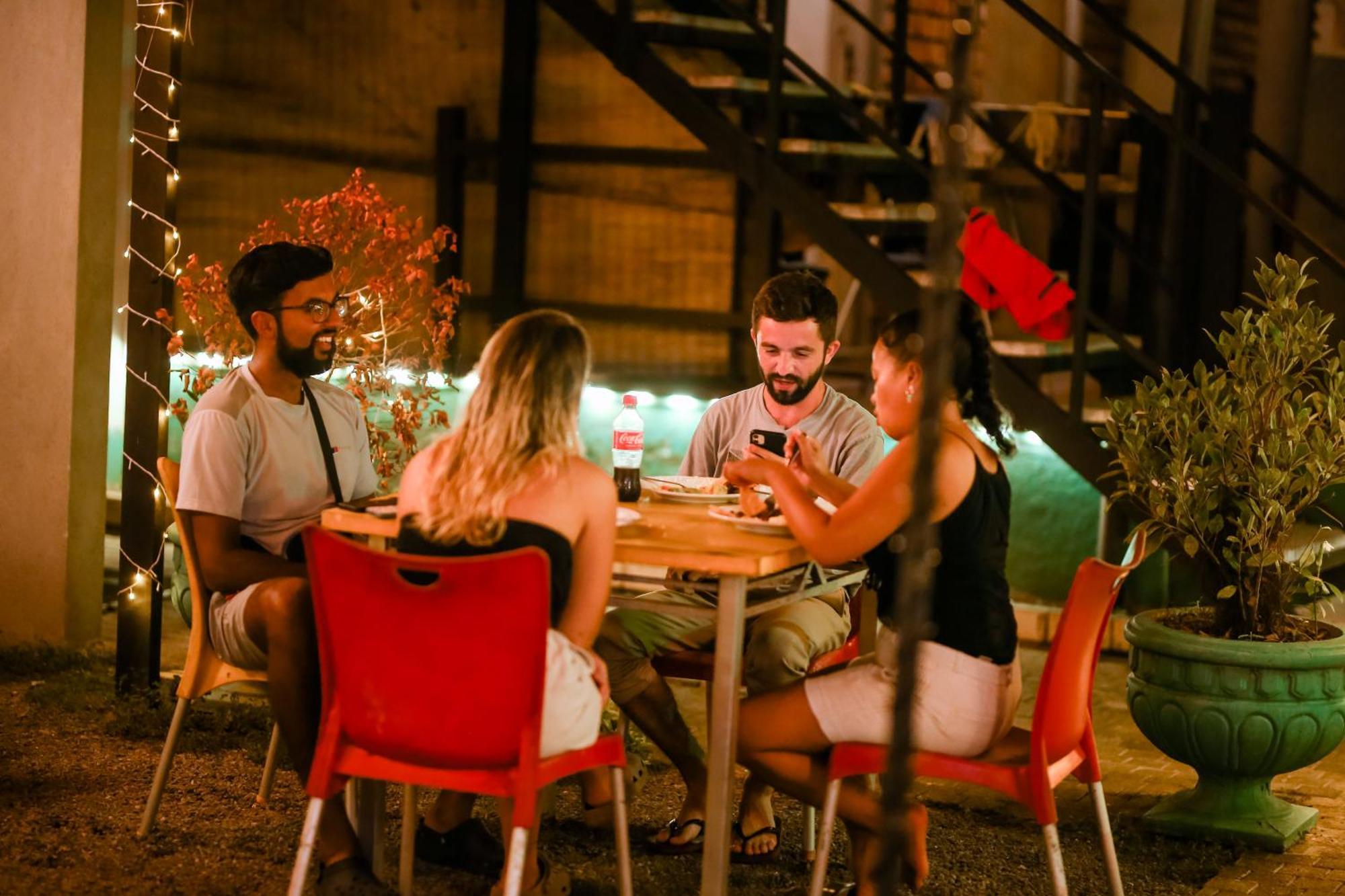 Hangover Hostels Mirissa Esterno foto