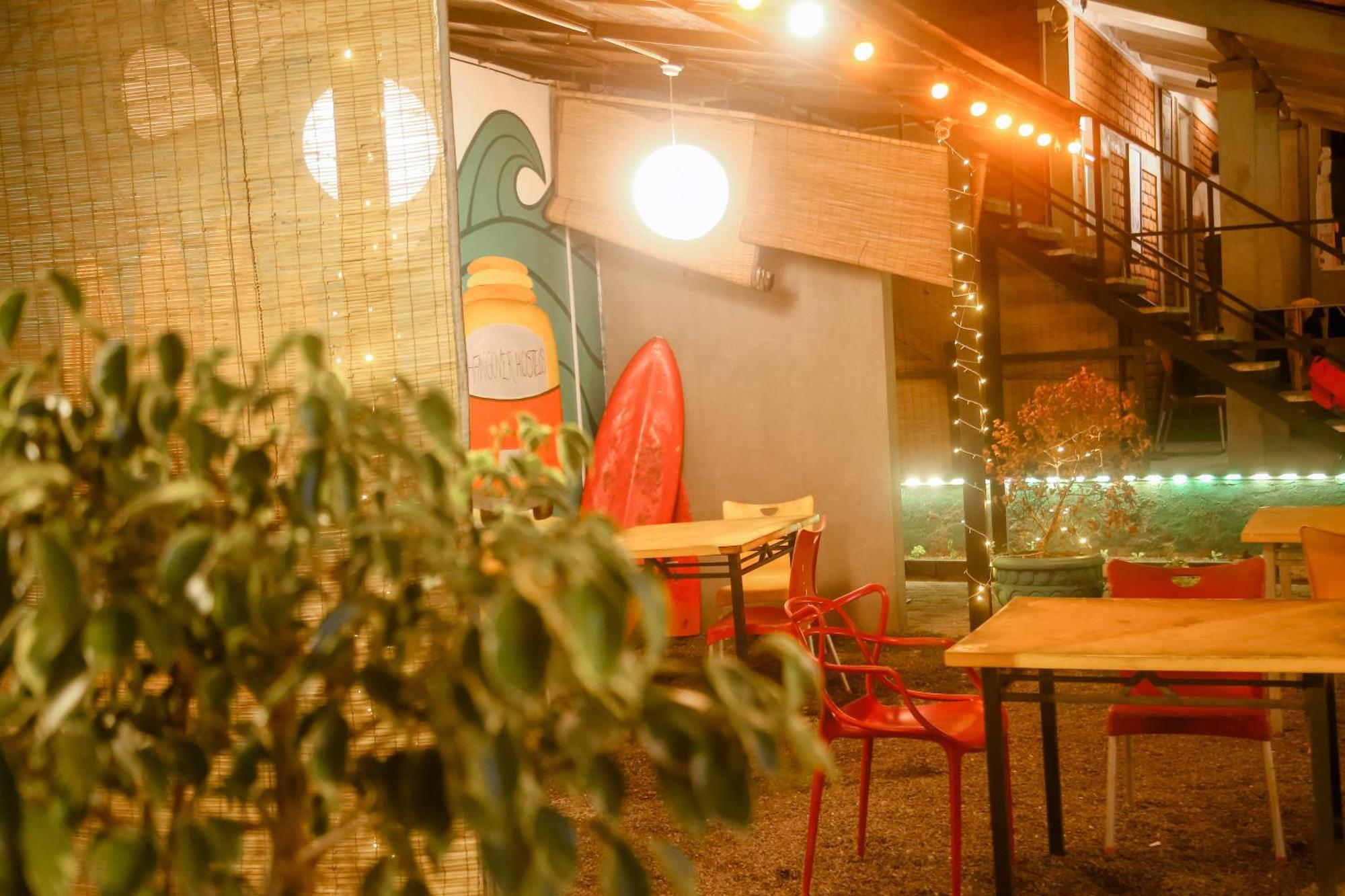 Hangover Hostels Mirissa Esterno foto