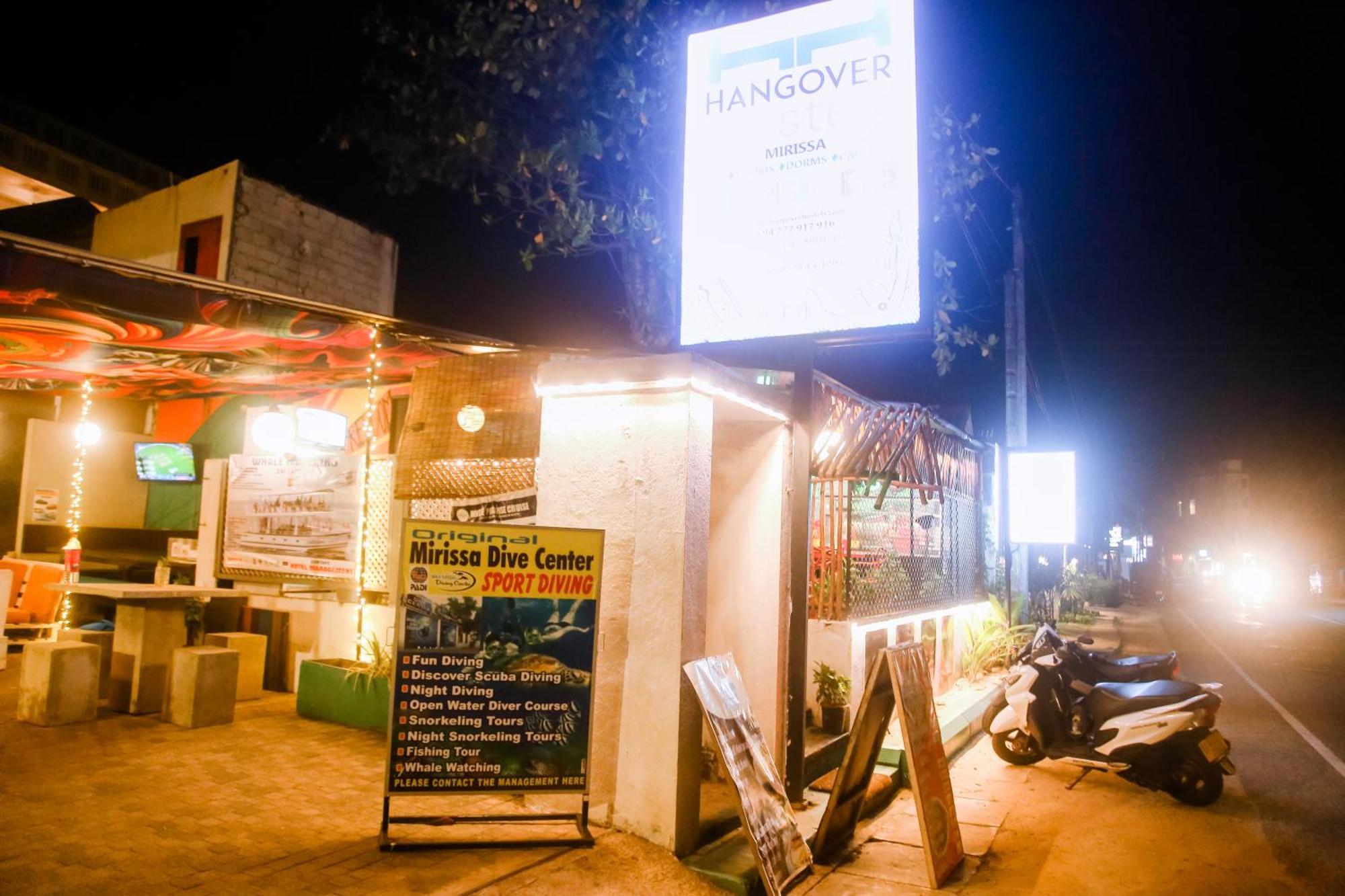 Hangover Hostels Mirissa Esterno foto