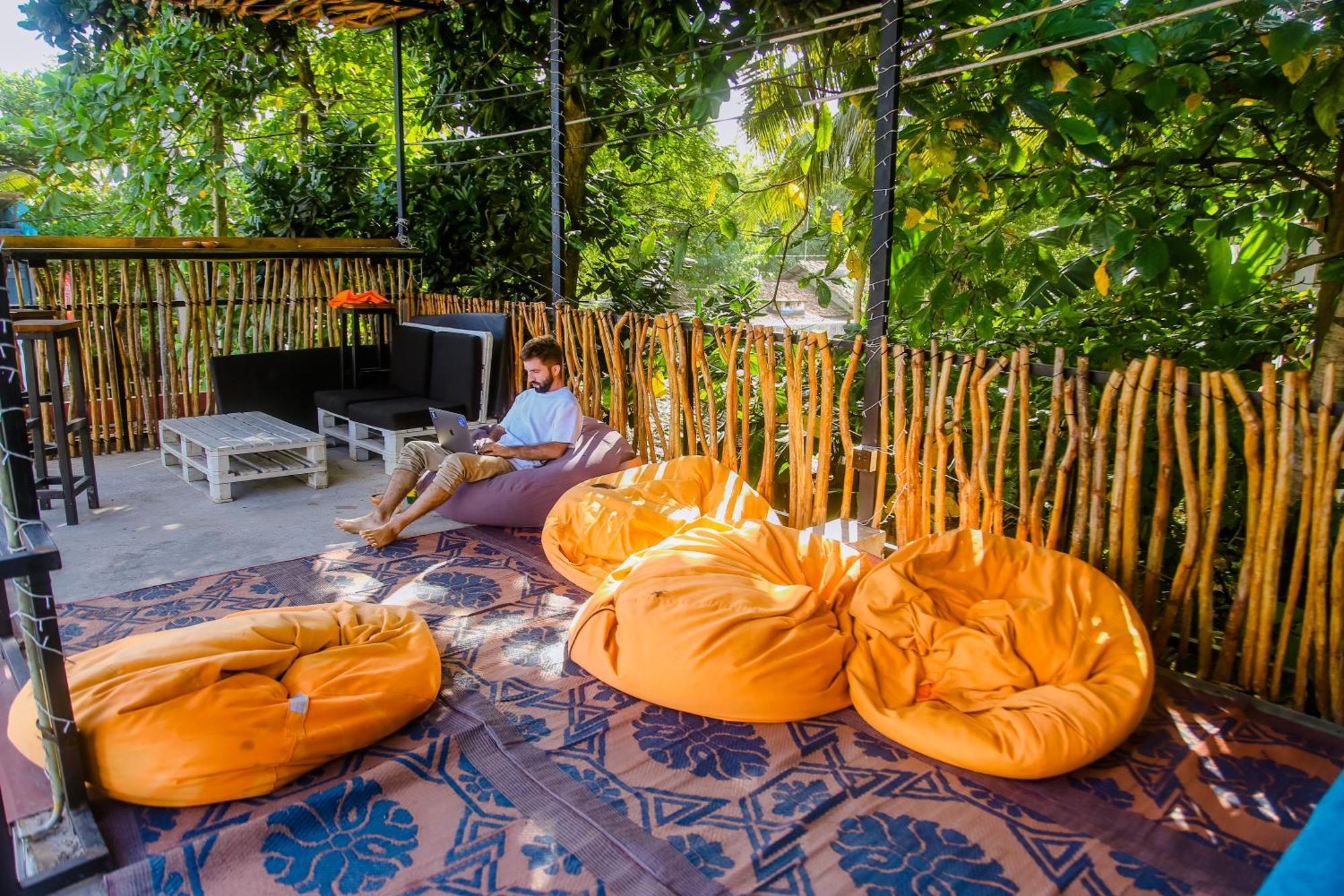 Hangover Hostels Mirissa Esterno foto