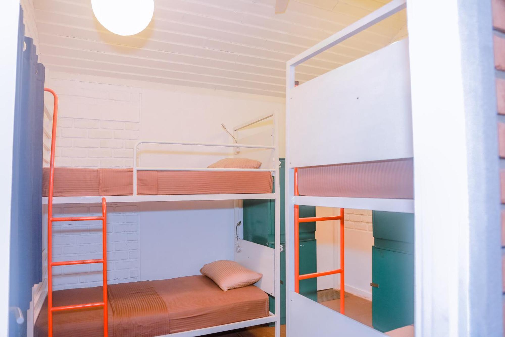 Hangover Hostels Mirissa Esterno foto