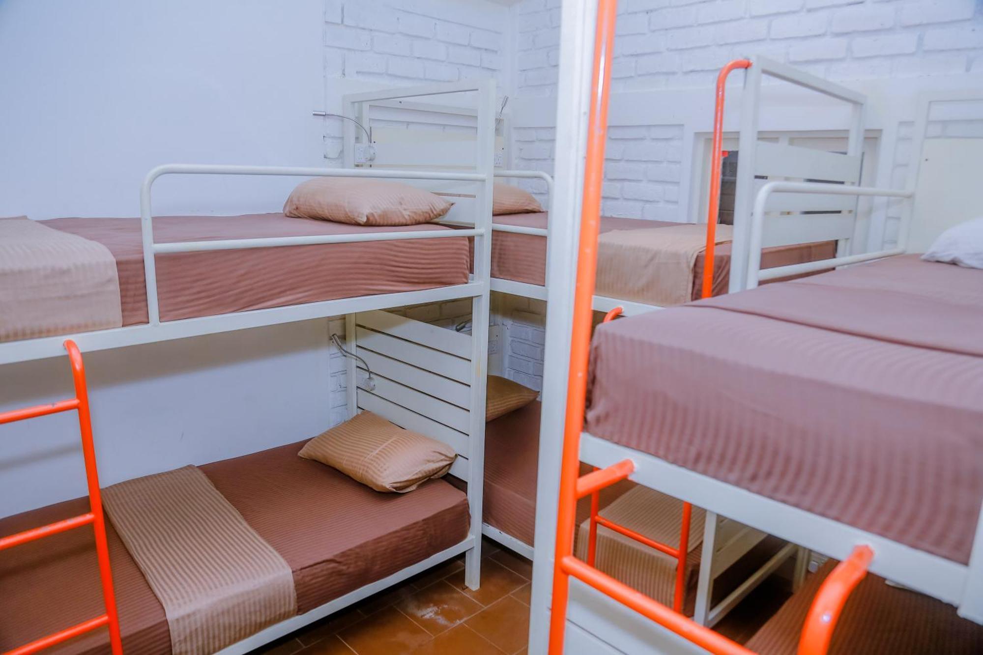 Hangover Hostels Mirissa Esterno foto